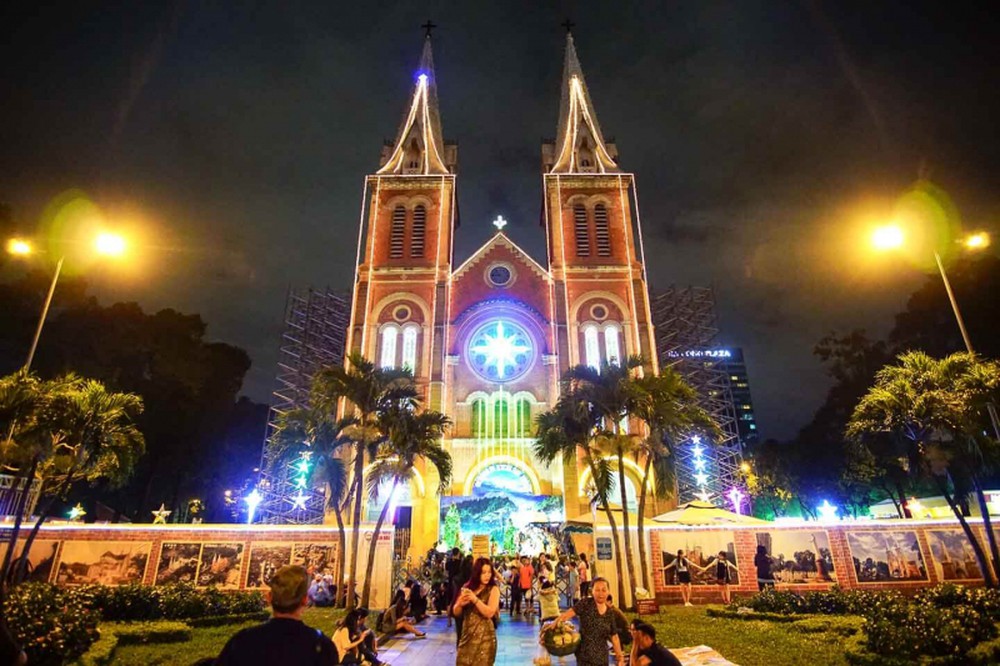 Christmas in Saigon 2019 at Notre Dame Cathedral
